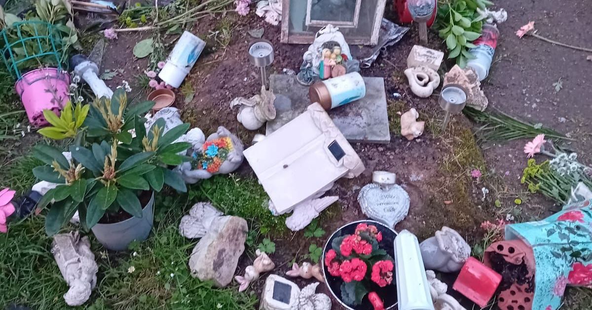 Rietberg: 60 Gräber Auf Friedhof Verwüstet – PMGLFP