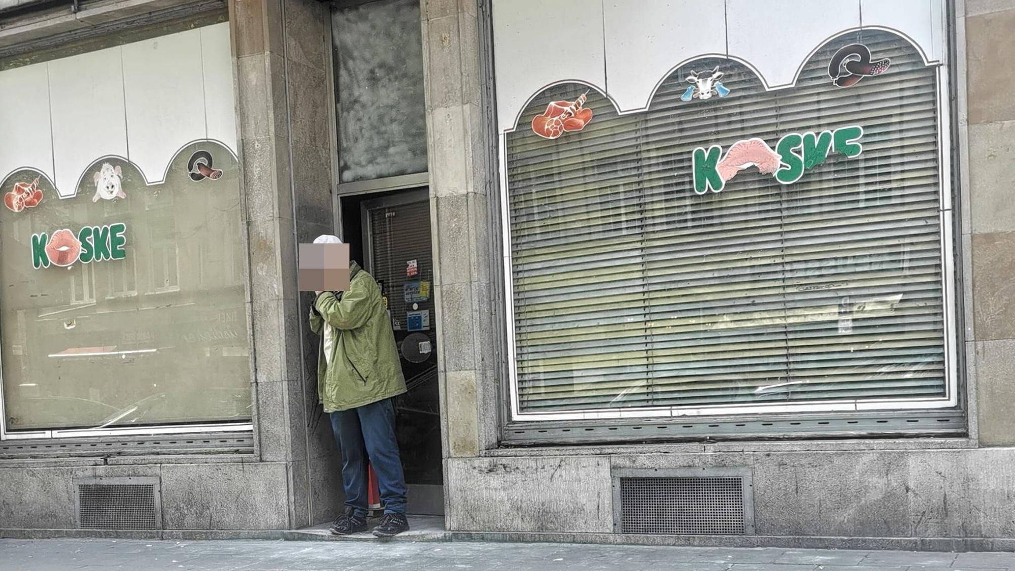 Der vermeintliche Besitzer des Geisterhauses auf der Neusser Straße.