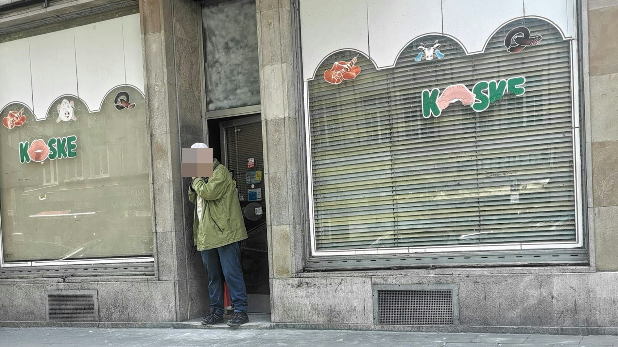 Der vermeintliche Besitzer des Geisterhauses auf der Neusser Straße.