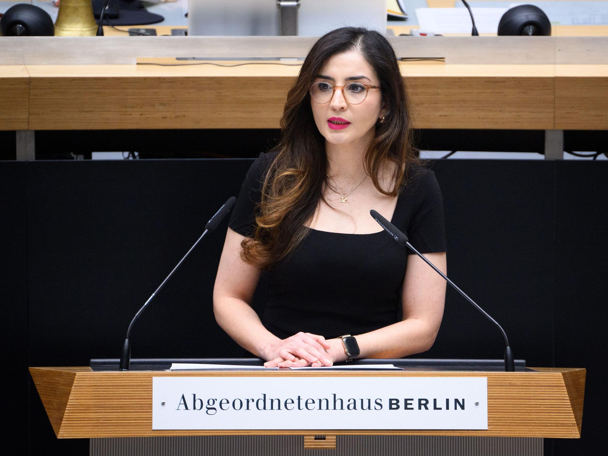 Tuba Bozkurt (Bündnis 90/Die Grünen, hier im März bei der Plenarsitzung des Berliner Abgeordnetenhauses)