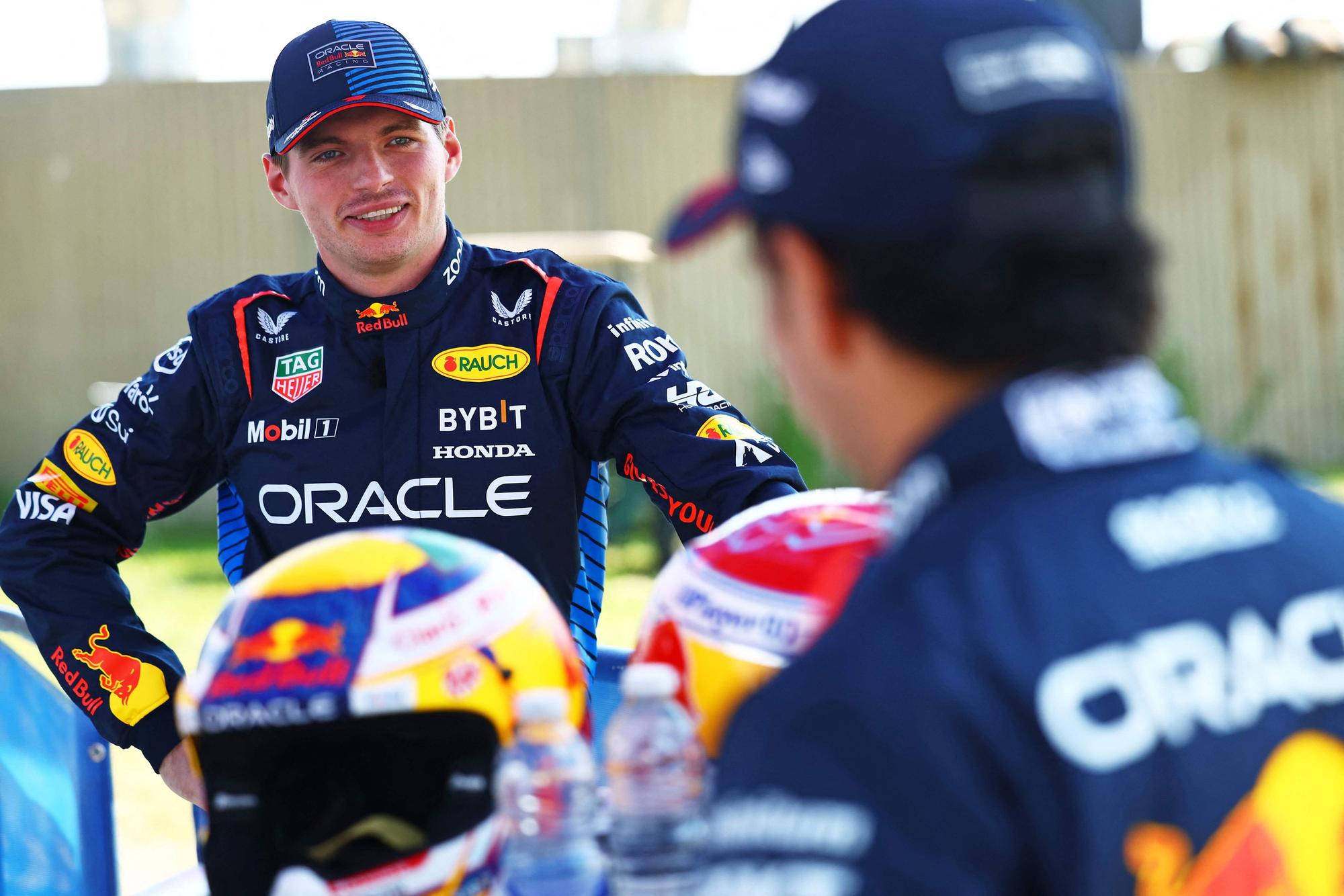 Max Verstappen lächelt.