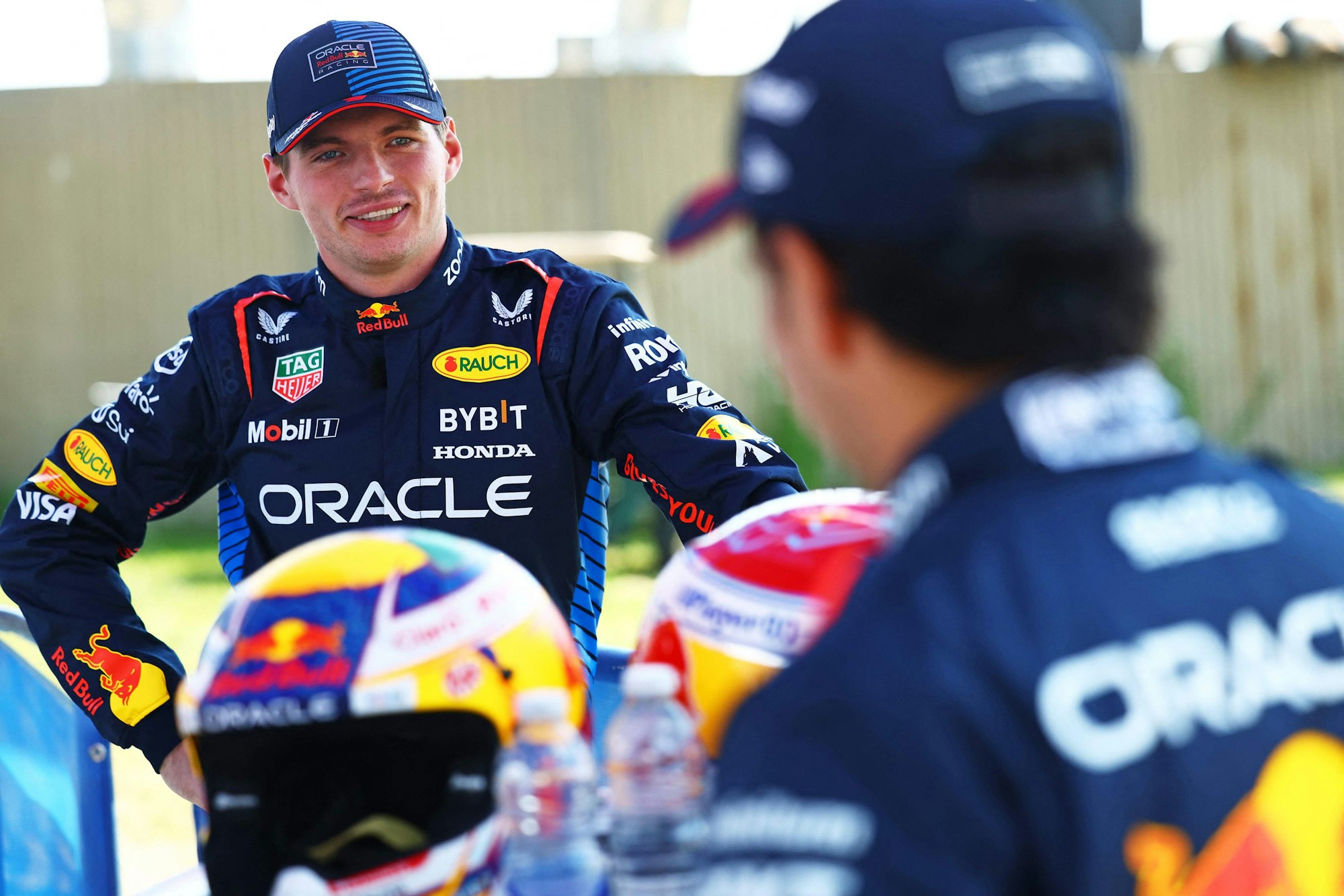 Max Verstappen lächelt.