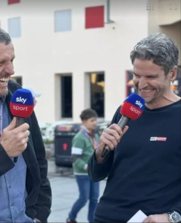 Beim WM-Start in Bahrain begruben sie das Kriegsbeil: Sky-Experte Ralf Schumacher mit RTL-Kollege Günther Steiner und Sky-Moderator Peter Hardenacke (v.l.).