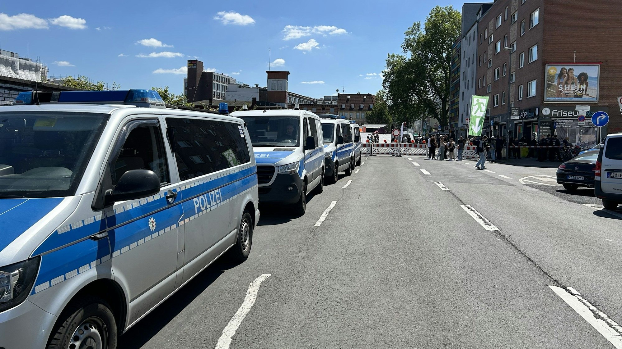 An der Hauptbühne an der Keupstraße waren Sprengstoffhunde im Einsatz.