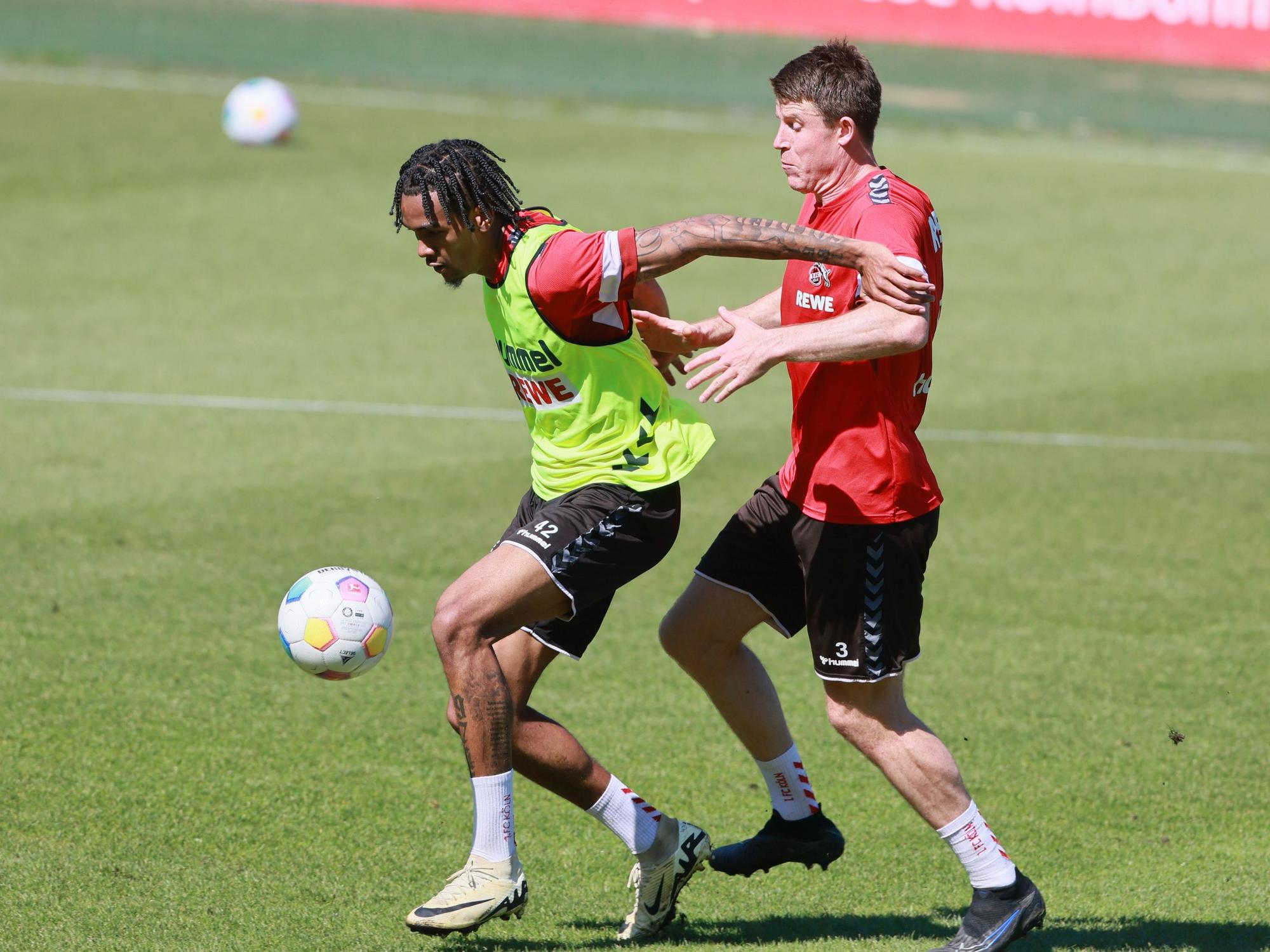1. FC Köln, Training, von links: Damion Downs und Dominique Heintz