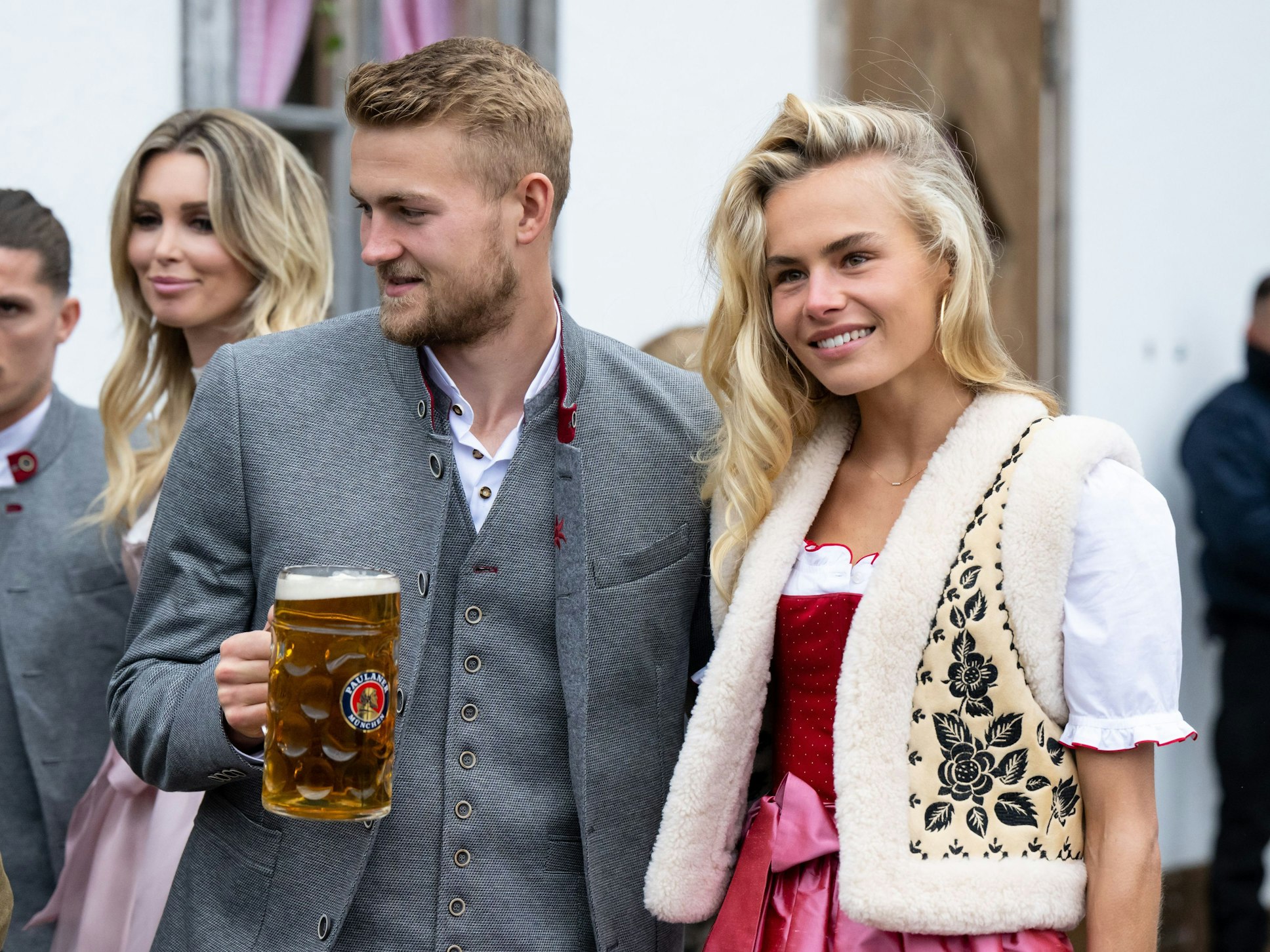 Matthijs de Ligt und seine Lebensgefährtin Annekee Molenaar beim Oktoberfest.