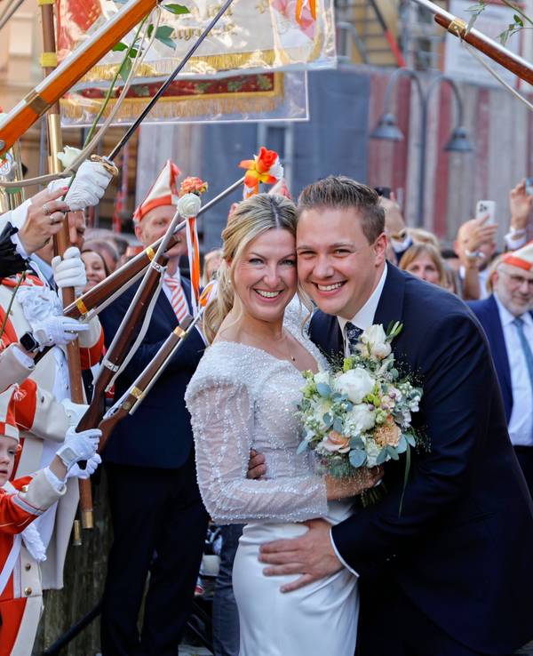 Spalier für Michael Gerhold und Tanja Wolters.