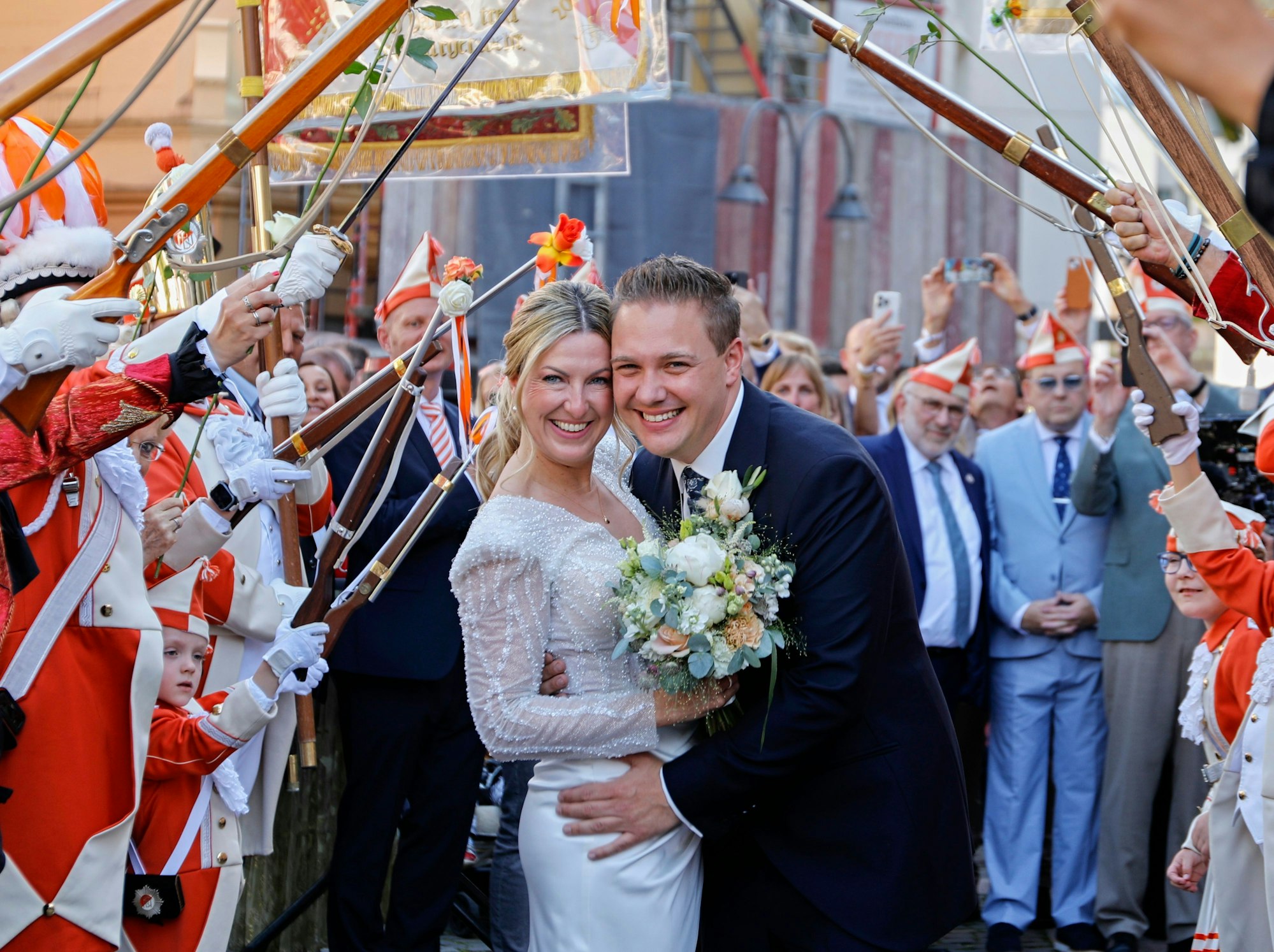 Spalier für Michael Gerhold und Tanja Wolters.