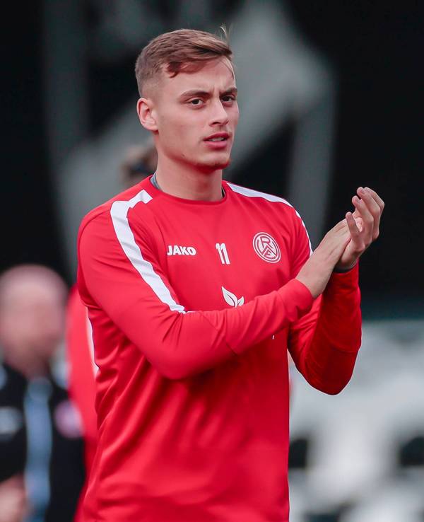 Marvin Obuz beim Aufwärmen vor einem Spiel mit Rot-Weiss Essen.