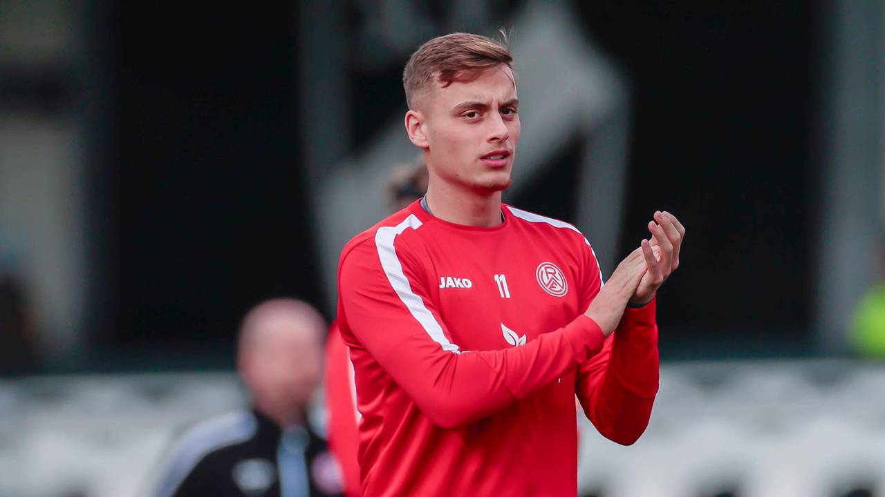 Marvin Obuz beim Aufwärmen vor einem Spiel mit Rot-Weiss Essen.