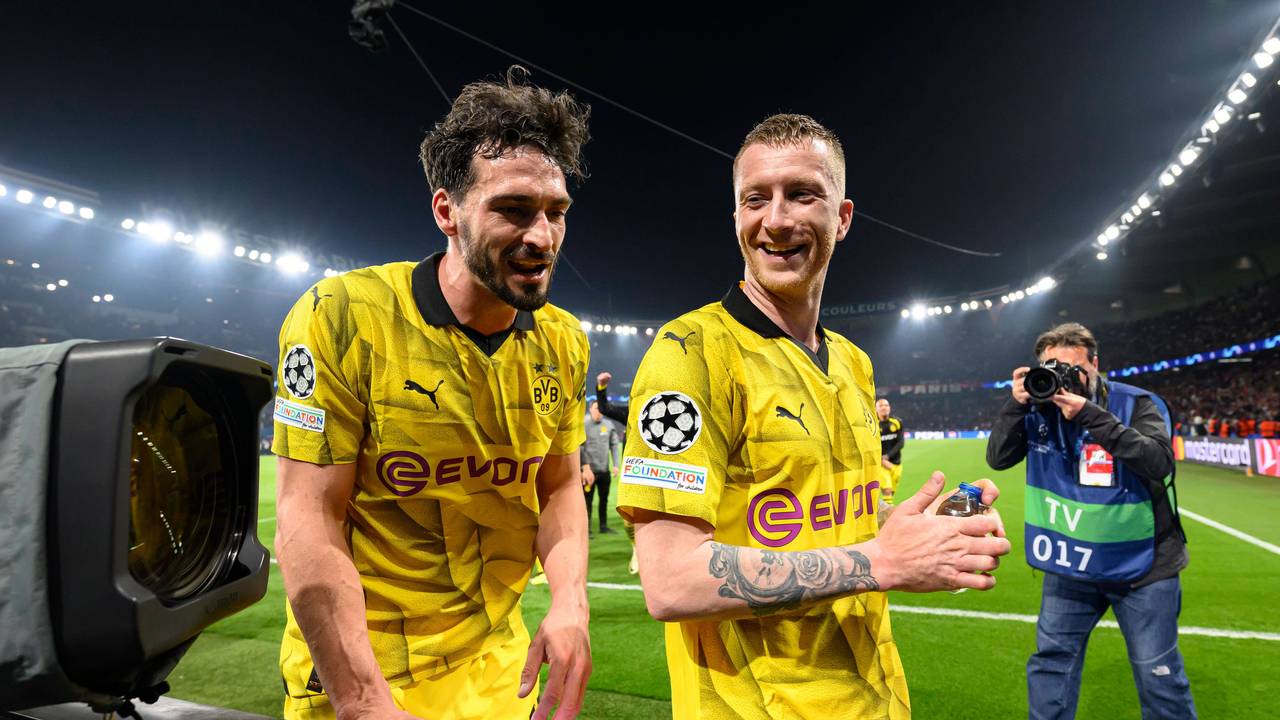 Mats Hummels (links) mit seinem BVB-Teamkollegen Marco Reus nach dem Champions-League-Halbfinalrückspiel bei Paris Saint-Germain.