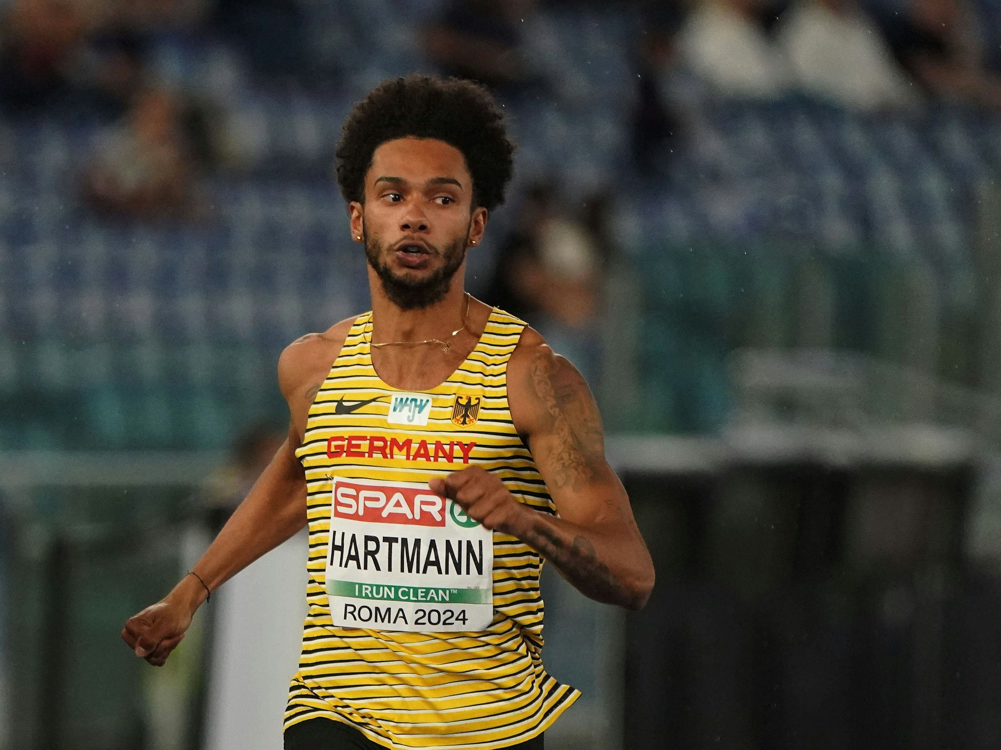 Joshua Hartmann kurz nach seinem Fehlstart über 200 Meter bei der Leichtathletik-EM in Rom.