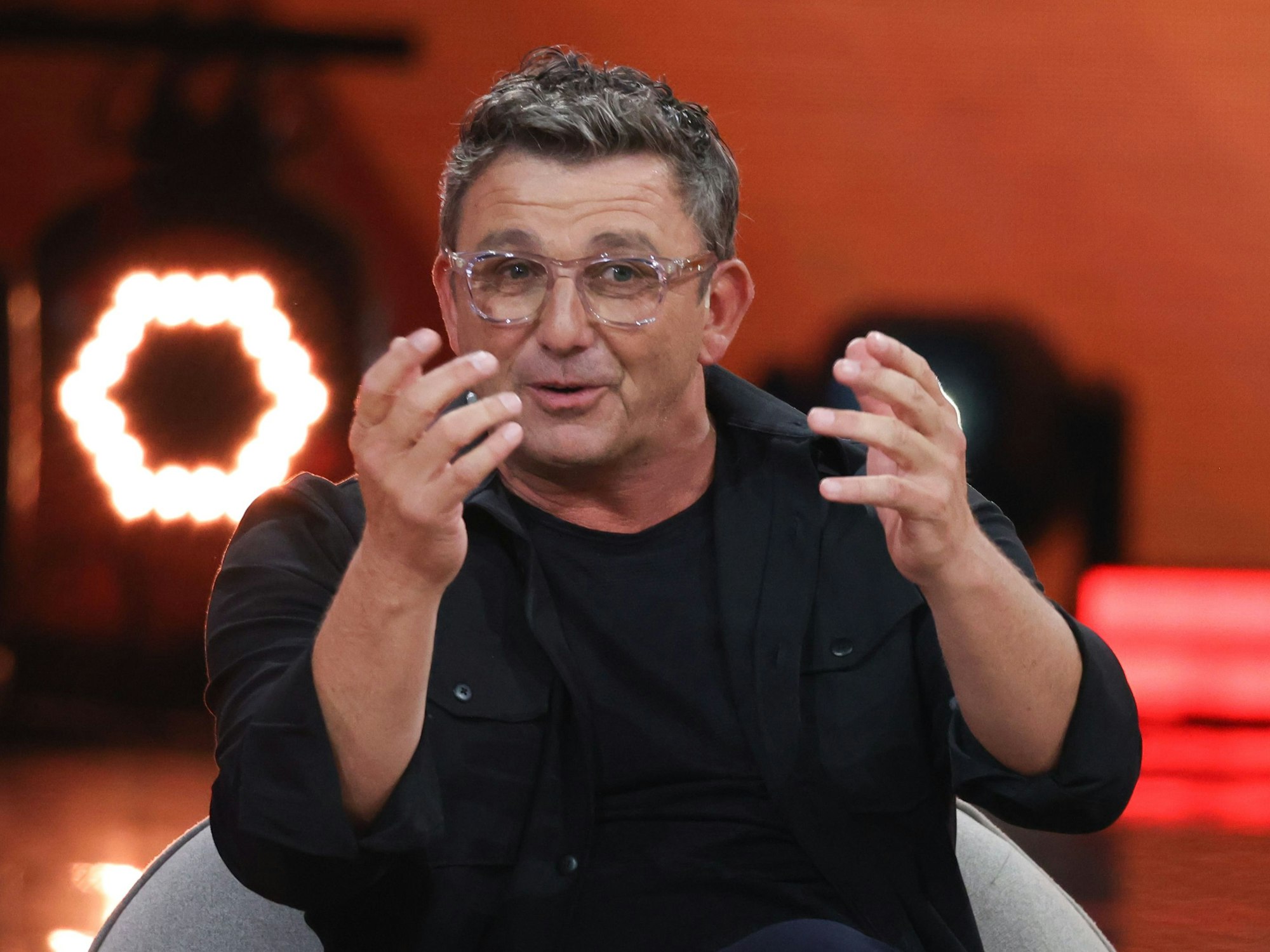 Schauspieler Hans Sigl ist zu Gast bei der Aufzeichnung der ARD-Show „Verstehen Sie Spaß?“.