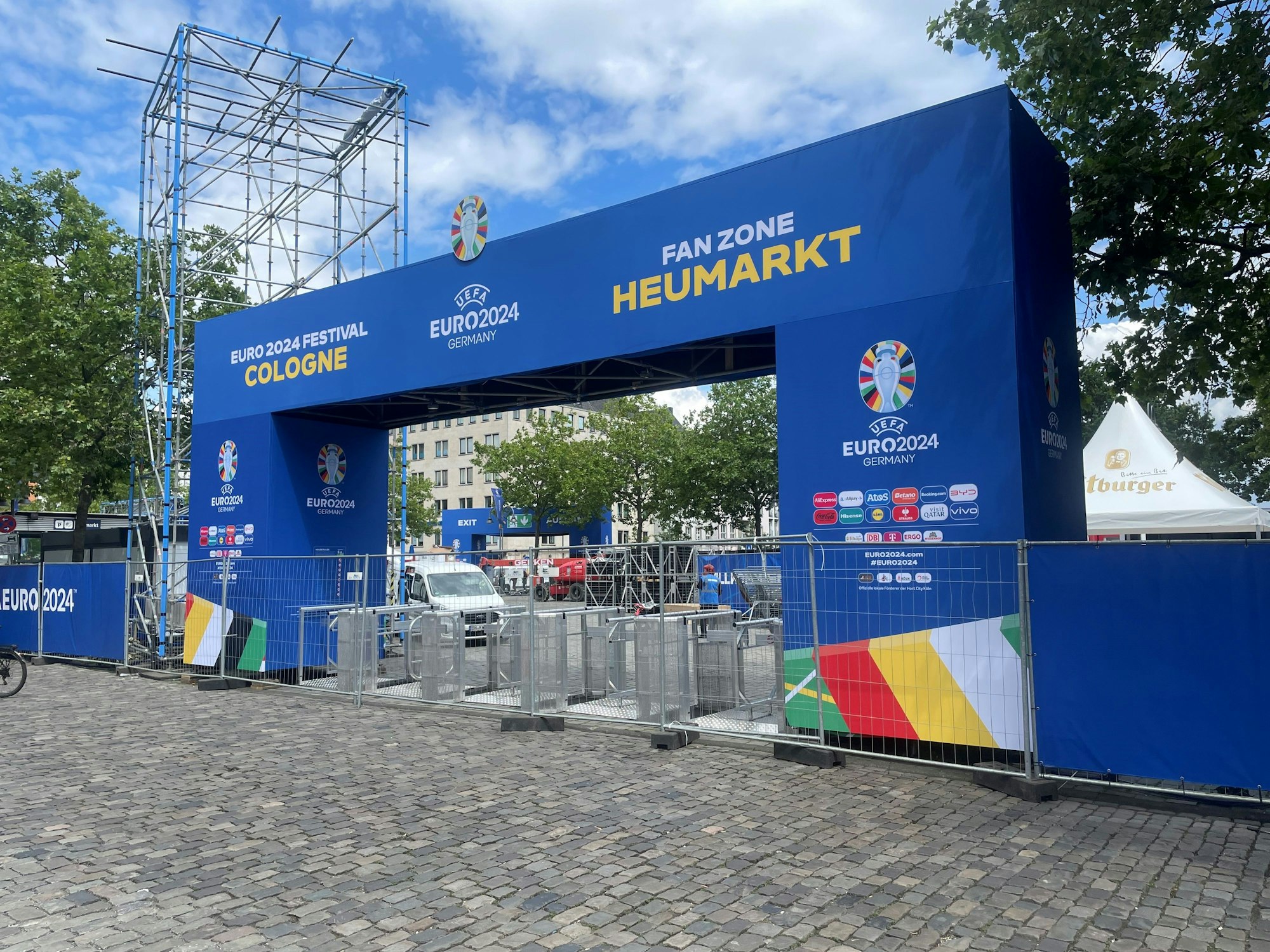 Der Aufbau des Public Viewing am Heumarkt.