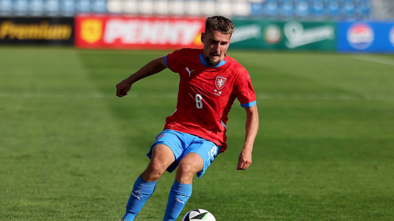 Michal Sadilek am Ball.