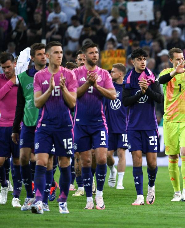 Die Spieler der Deutschen Nationalmannschaft nach dem 2:1-Sieg gegen Griechenland am 7. Juni 2024.