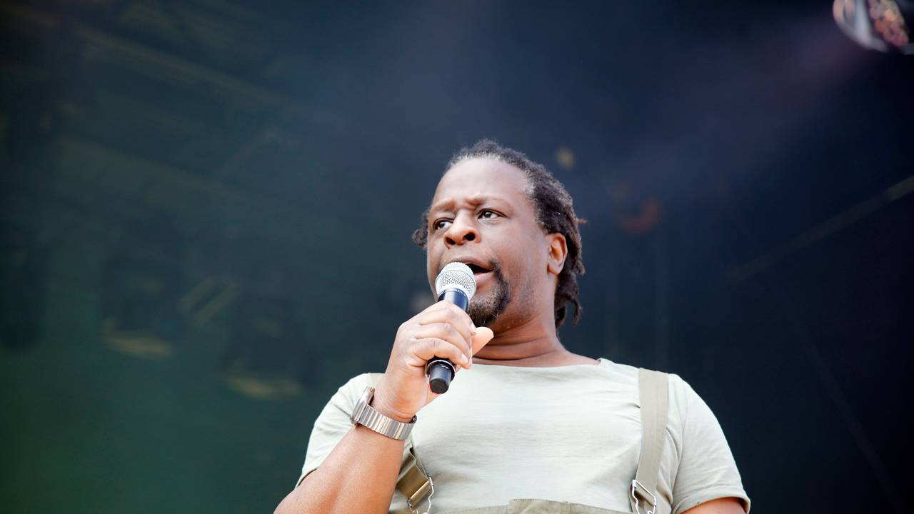 Mola Adebisi beim 90er-Live-Festival auf dem Gelände hinter der Arena Oberhausen am 8. Juni 2024.
