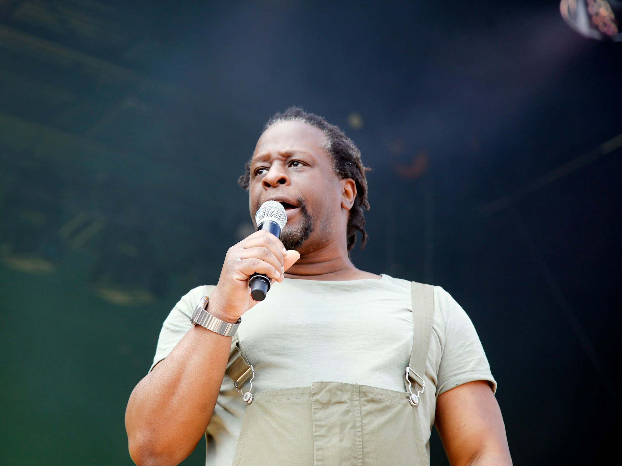 Mola Adebisi beim 90er-Live-Festival auf dem Gelände hinter der Arena Oberhausen am 8. Juni 2024.