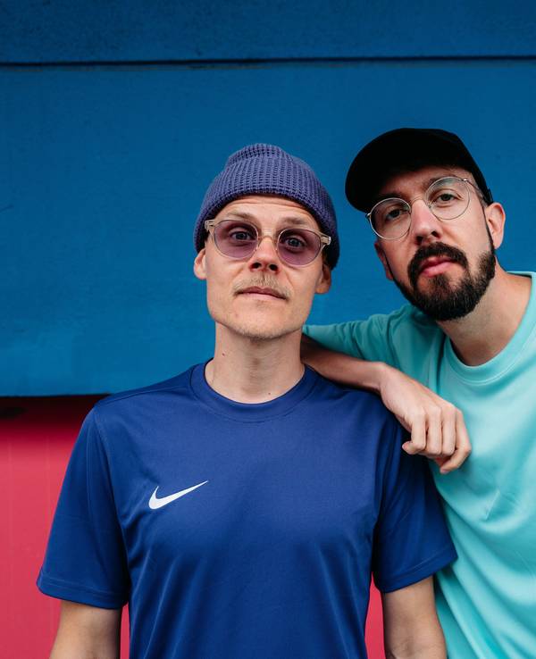 Nico Gomez mit Oliver Niesen.