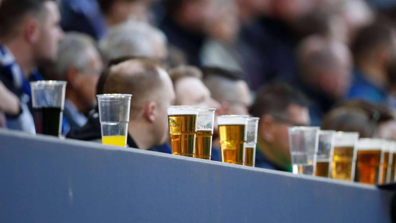 Bierbecher in der Veltins-Arena in Gelsenkirchen.