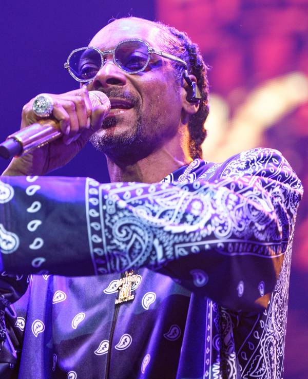 Der Rapper Snoop Dogg steht im September 2023 bei einem Konzert in der Lanxess Arena in Köln auf der Bühne.