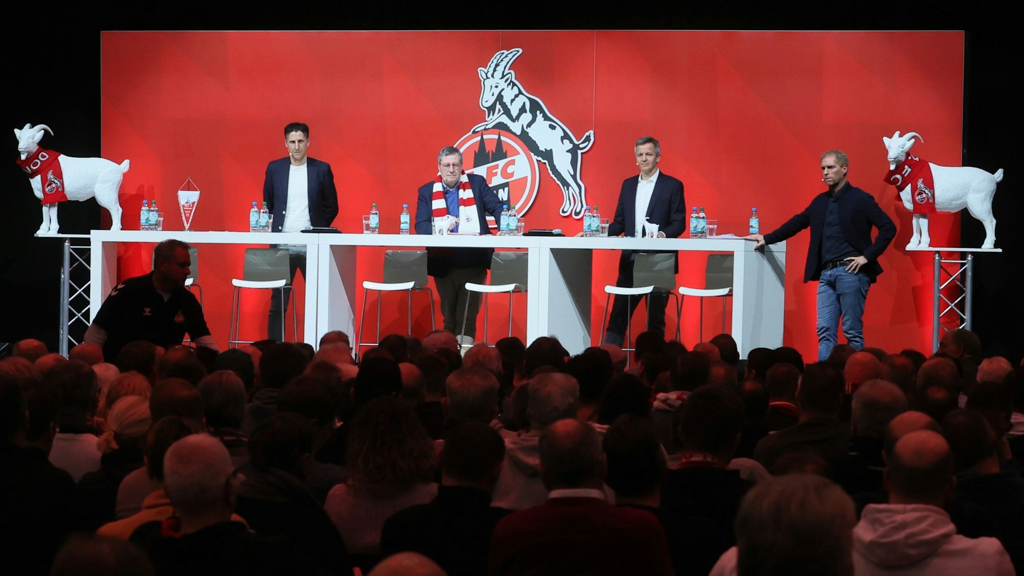 1. FC Köln, MMC-Studios, Mitgliederstammtisch, von links: Christian Keller, Werner Wolf, Philipp Türoff (1. FC Köln) und Moderator Jan Henkel.