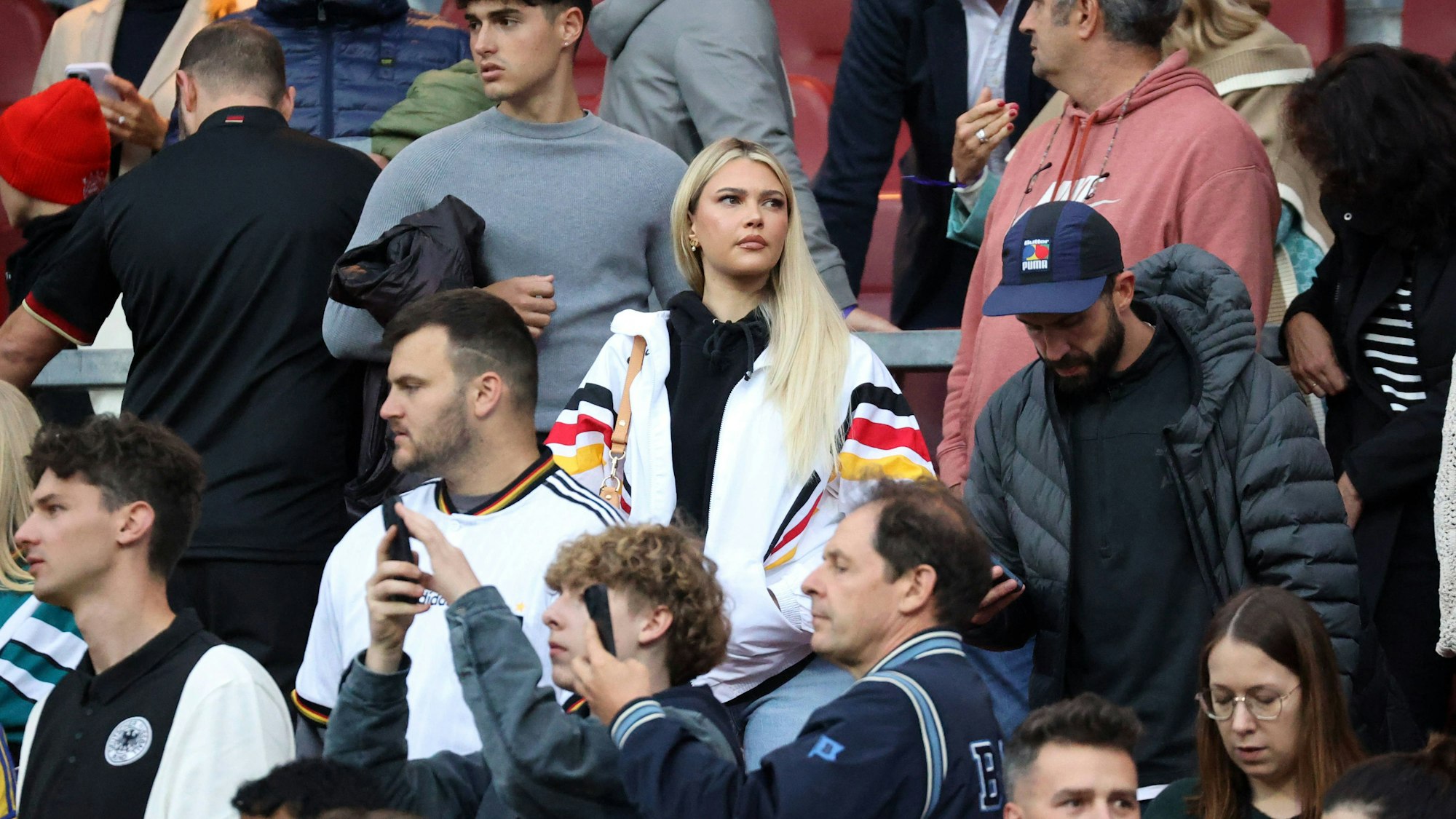 Lea Prinz, Freundin von Maximilian Mittelstädt, beim Spiel.