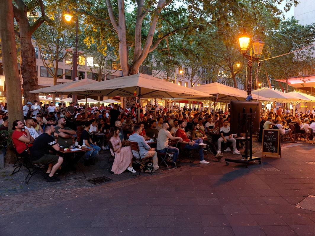 Public Viewing auf den Kölner Ringen.