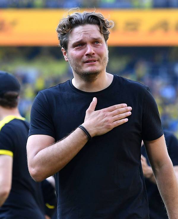 Edin Terzic weint enttäuscht nach dem Verpassen der Deutschen Meisterschaft.