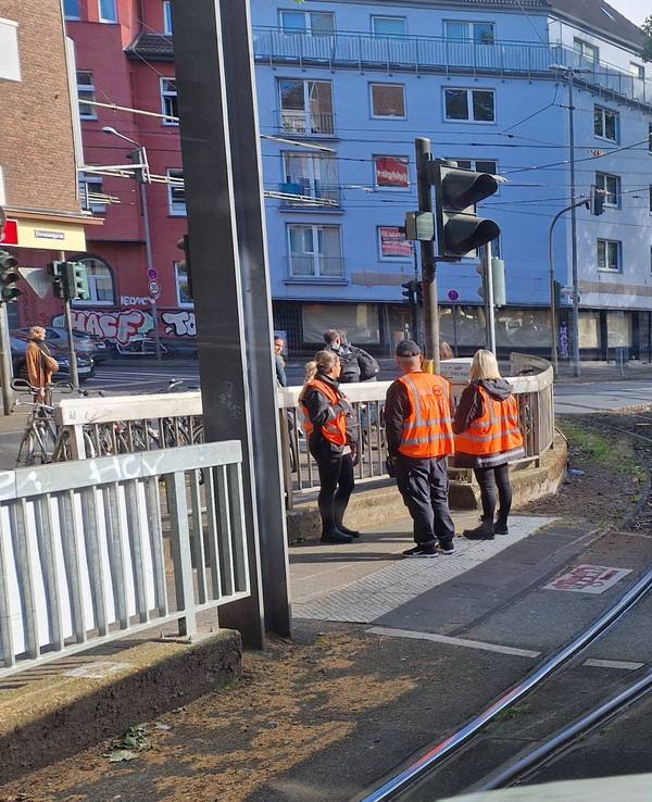 Die Linie 13 am Donnerstagmorgen nach dem versehentlichen Abbiege-Manöver auf die Strecke der Linie 5.