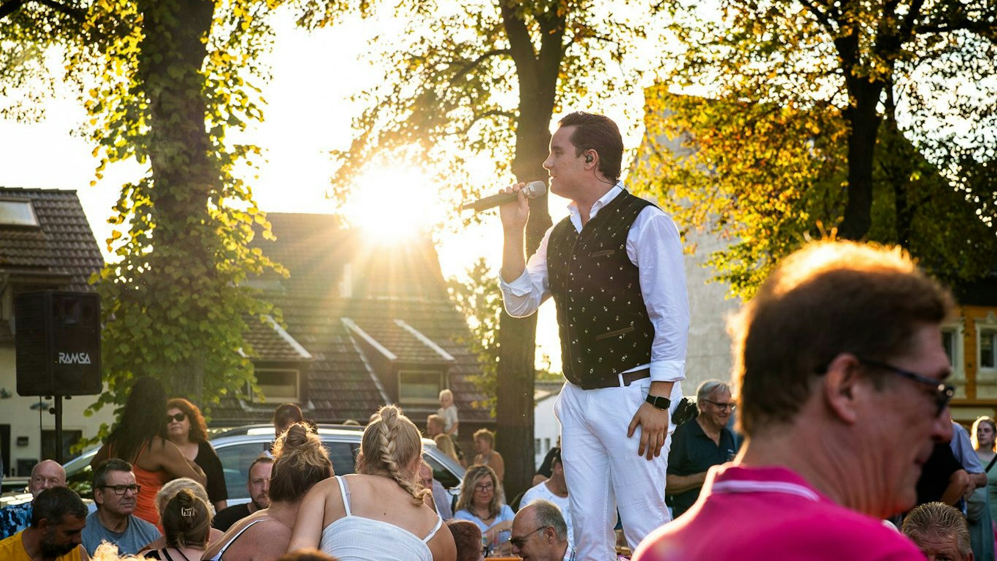 Benni Prinz beim Auftritt.