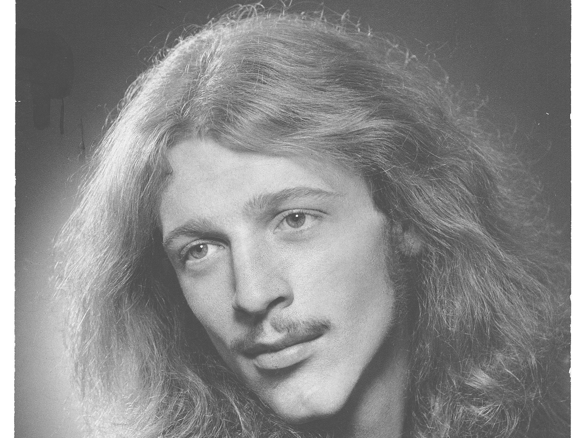 Joe Bausch als Jugendlicher mit wallender Mähne kurz vor der Bundeswehrzeit.