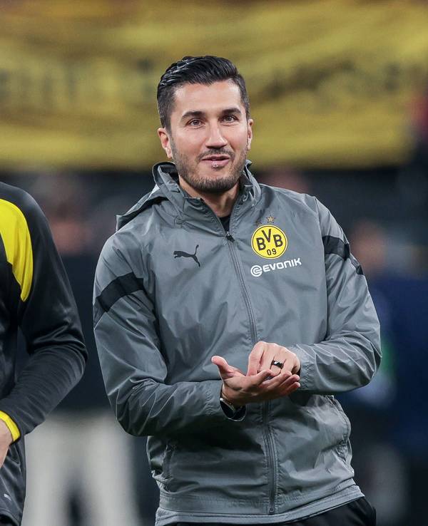 Nuri Sahin, hier am 13. März 2024 mit Mats Hummels, wird neuer Cheftrainer bei Borussia Dortmund.