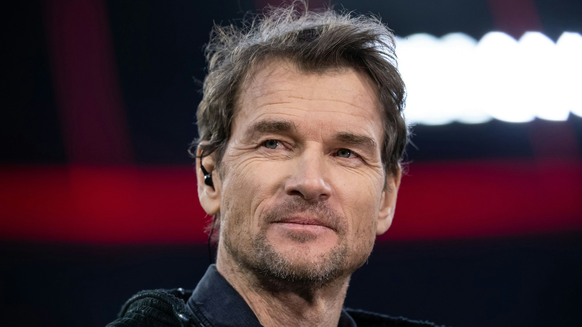 Jens Lehmann bei einem Interview vor einem Bundesliga-Spiel.