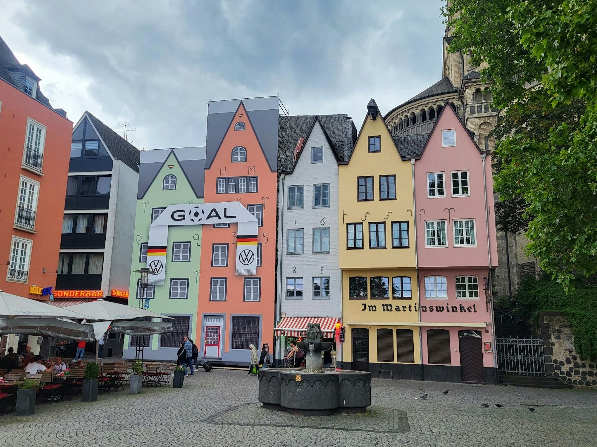 Am Fischmarkt waren die zwei abgebauten Häuser wieder mit Fake-Fassaden zu sehen.