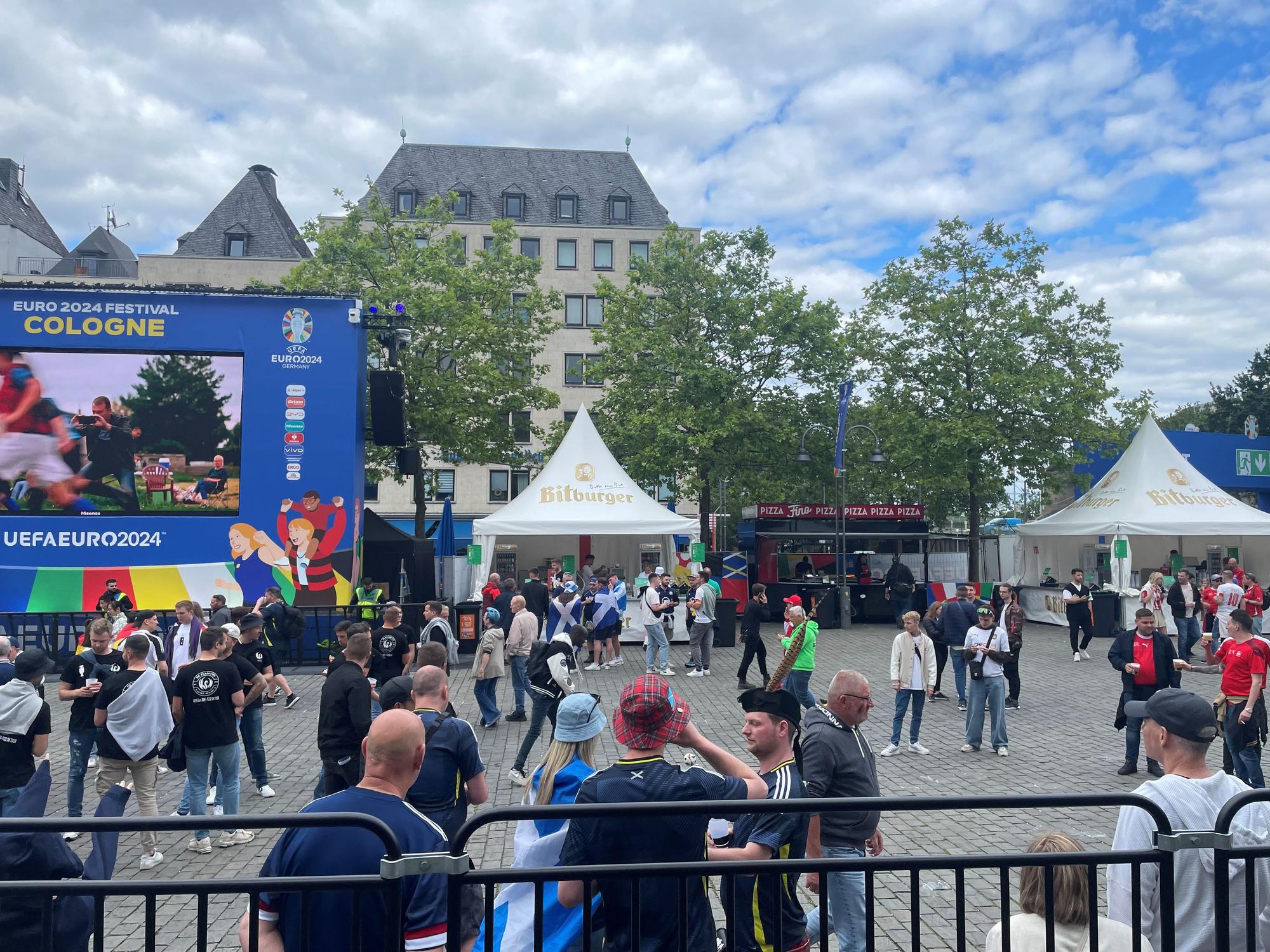 Das Public Viewing am Heumarkt Stunden vor dem EM-Eröffnungsspiel.