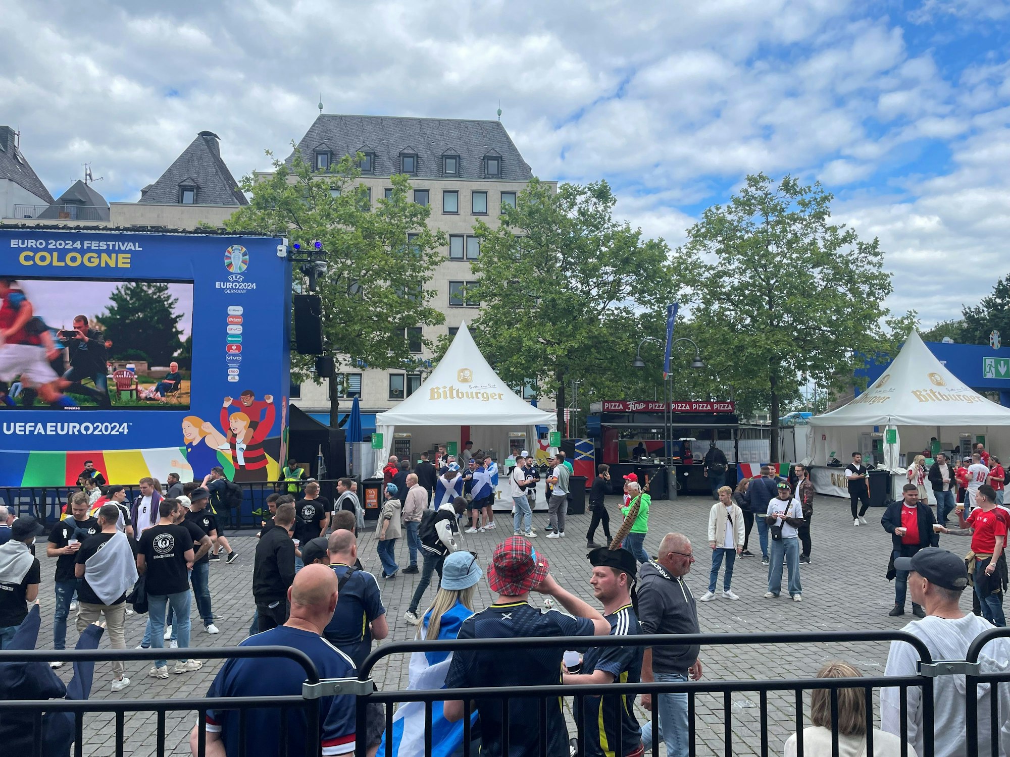 Das Public Viewing am Heumarkt Stunden vor dem EM-Eröffnungsspiel.