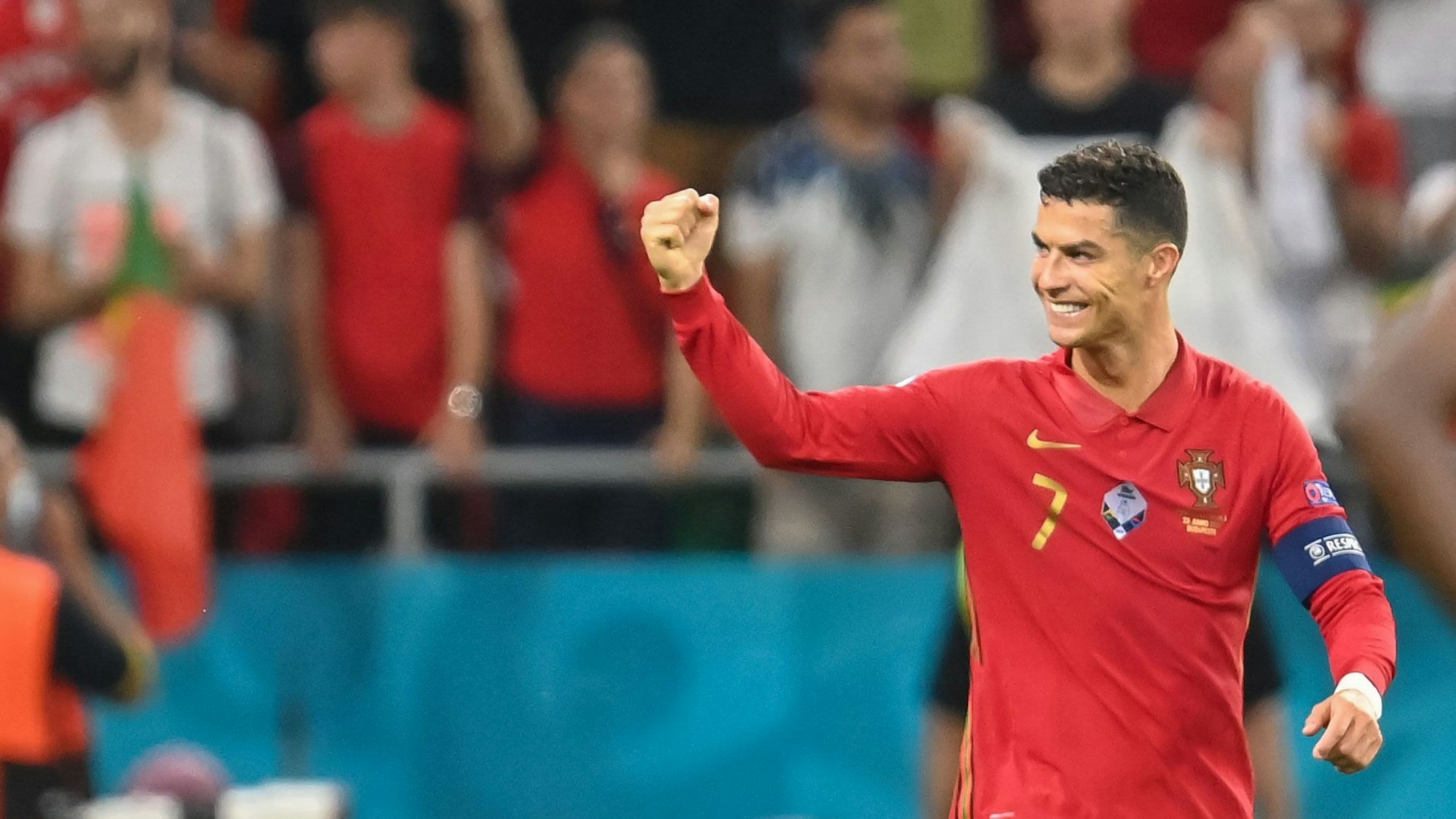 Cristiano Ronaldo jubelt über ein Tor.