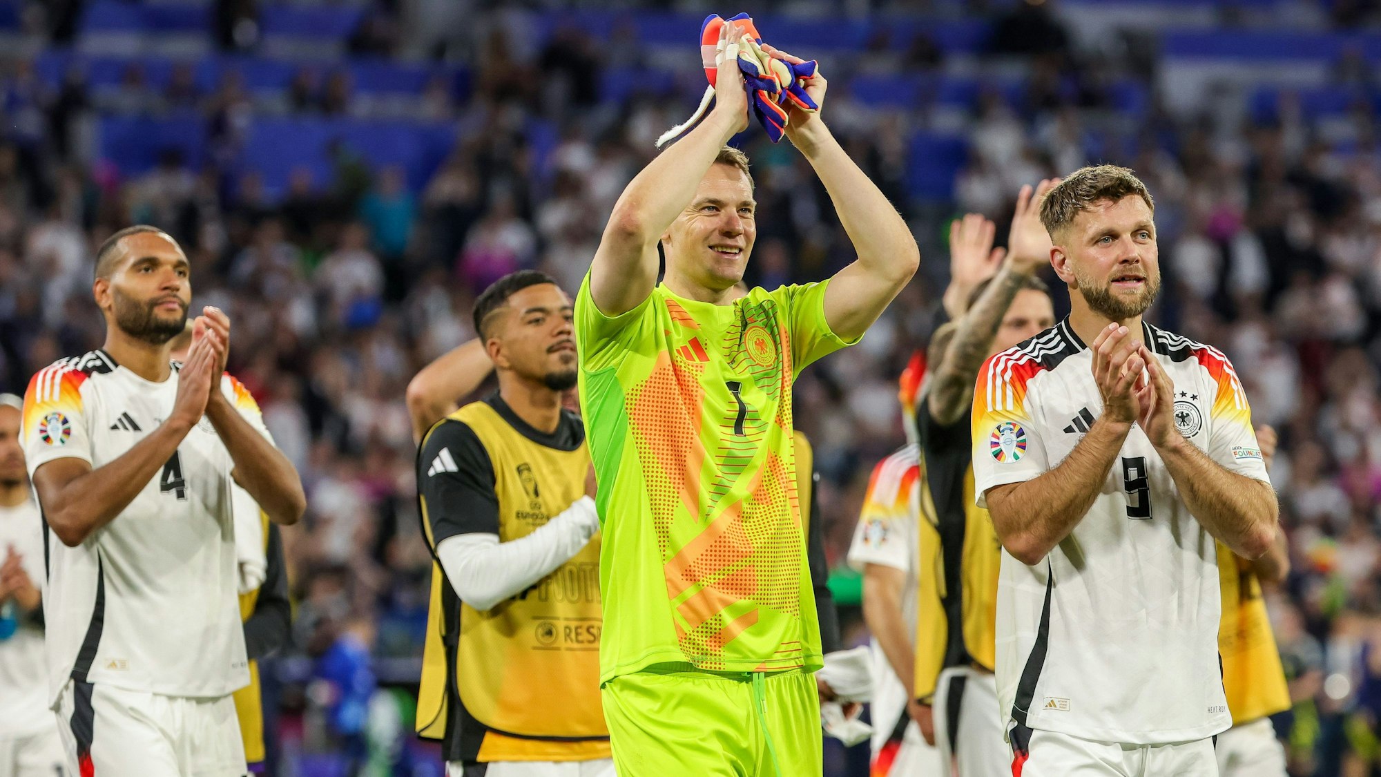 Die deutschen Spieler bedanken sich bei den Fans.