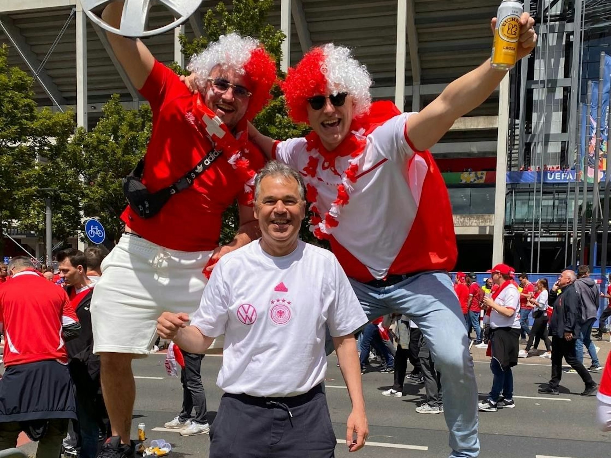 Andreas Rettig vor dem Kölner Stadion.