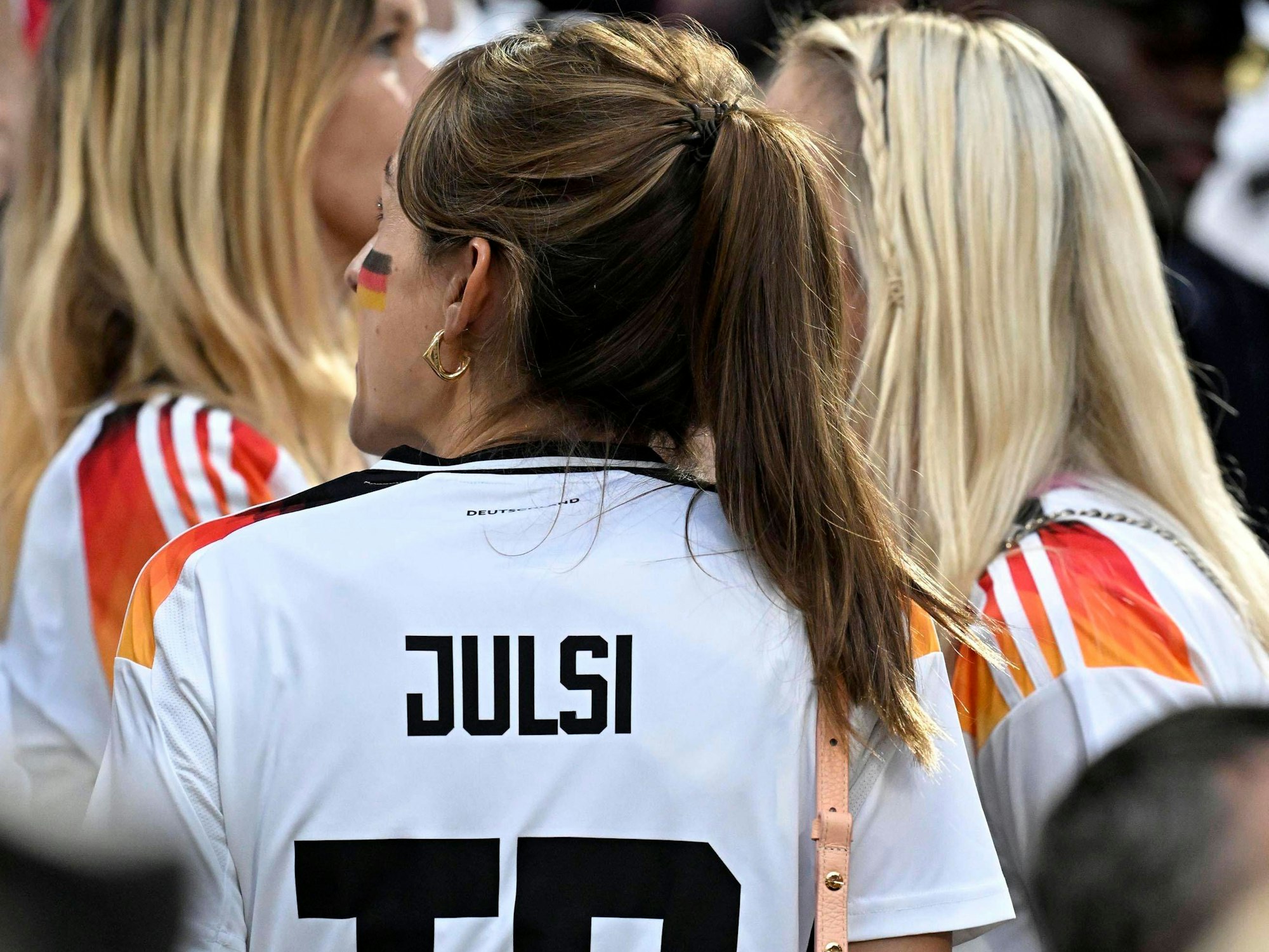 Lena Wurzenberger auf der Tribüne.