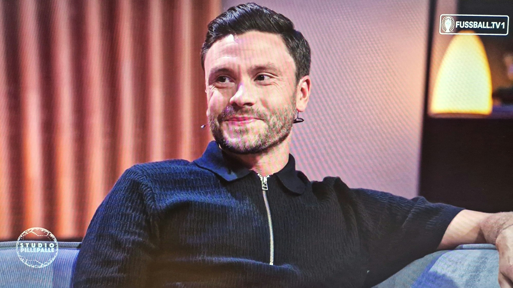 Jonas Hector in seiner EM-Show Studio Pillepalle bei MagentaTV.
