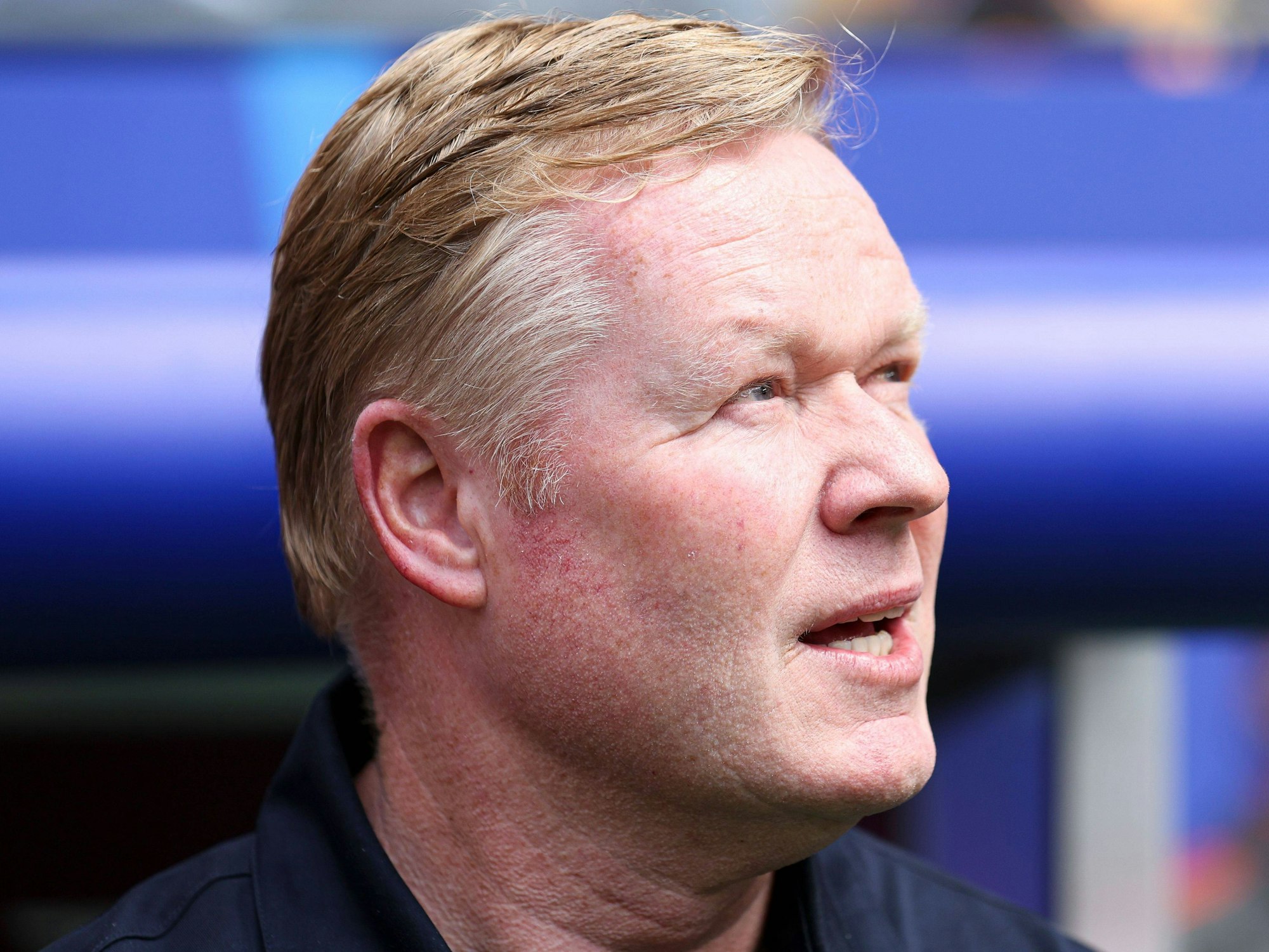 Bondscoach Ronald Koeman kurz vor dem Anpfiff an der Seitenlinie.