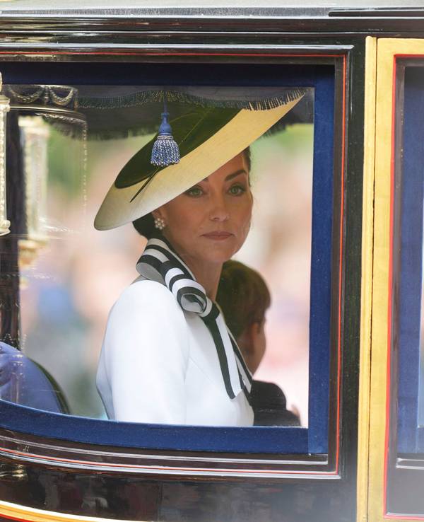 Prinzessin Kate am Samstag (15. Juni) während „Trooping the Colour“ zusammen mit ihren Kindern in der Kutsche auf dem Weg zur Horse Guards Parade in London: Zum Vatertag gab es ein ganz besonders süßes Foto für William.