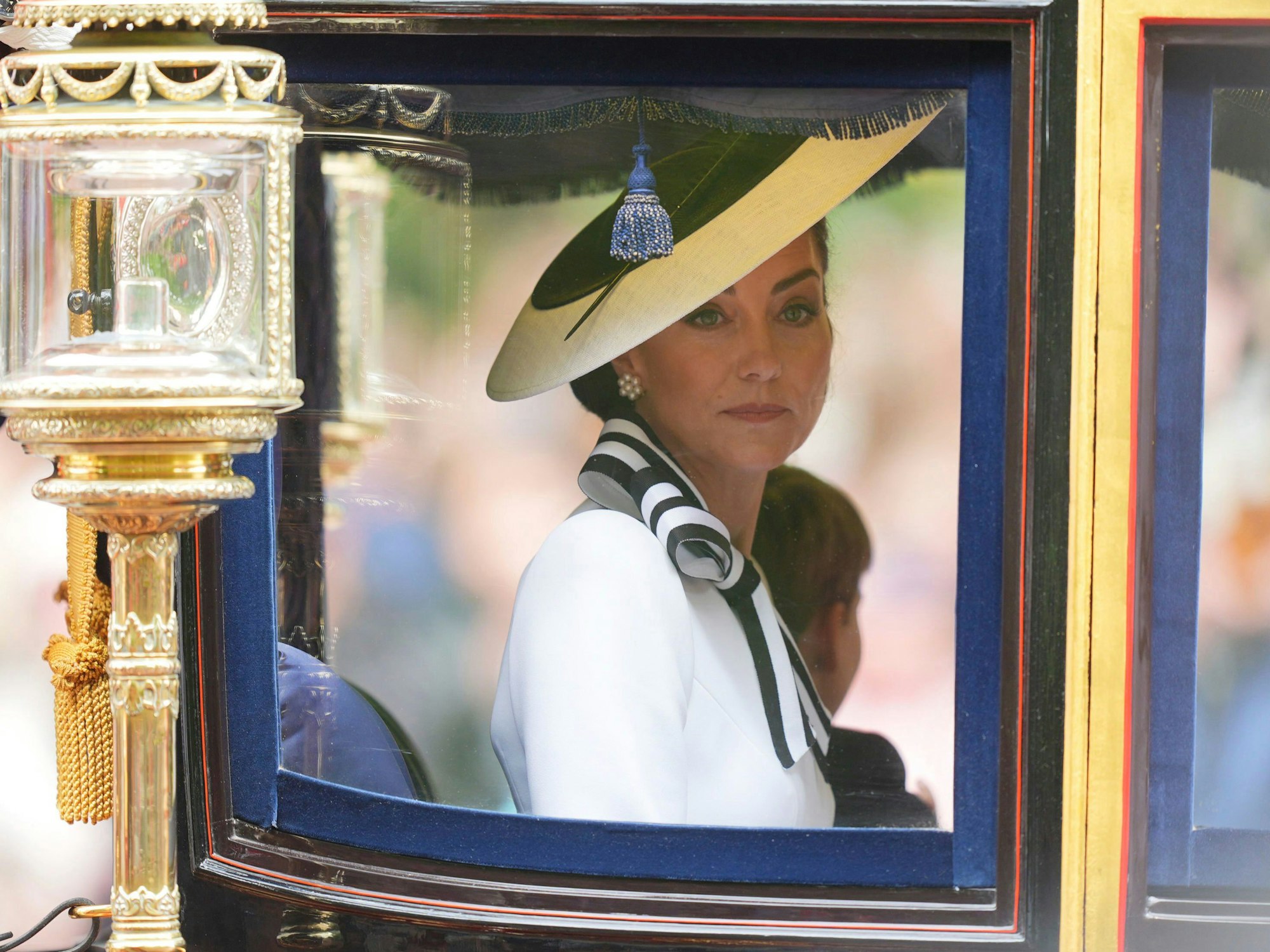 Prinzessin Kate am Samstag (15. Juni) während „Trooping the Colour“ zusammen mit ihren Kindern in der Kutsche auf dem Weg zur Horse Guards Parade in London: Zum Vatertag gab es ein ganz besonders süßes Foto für William.