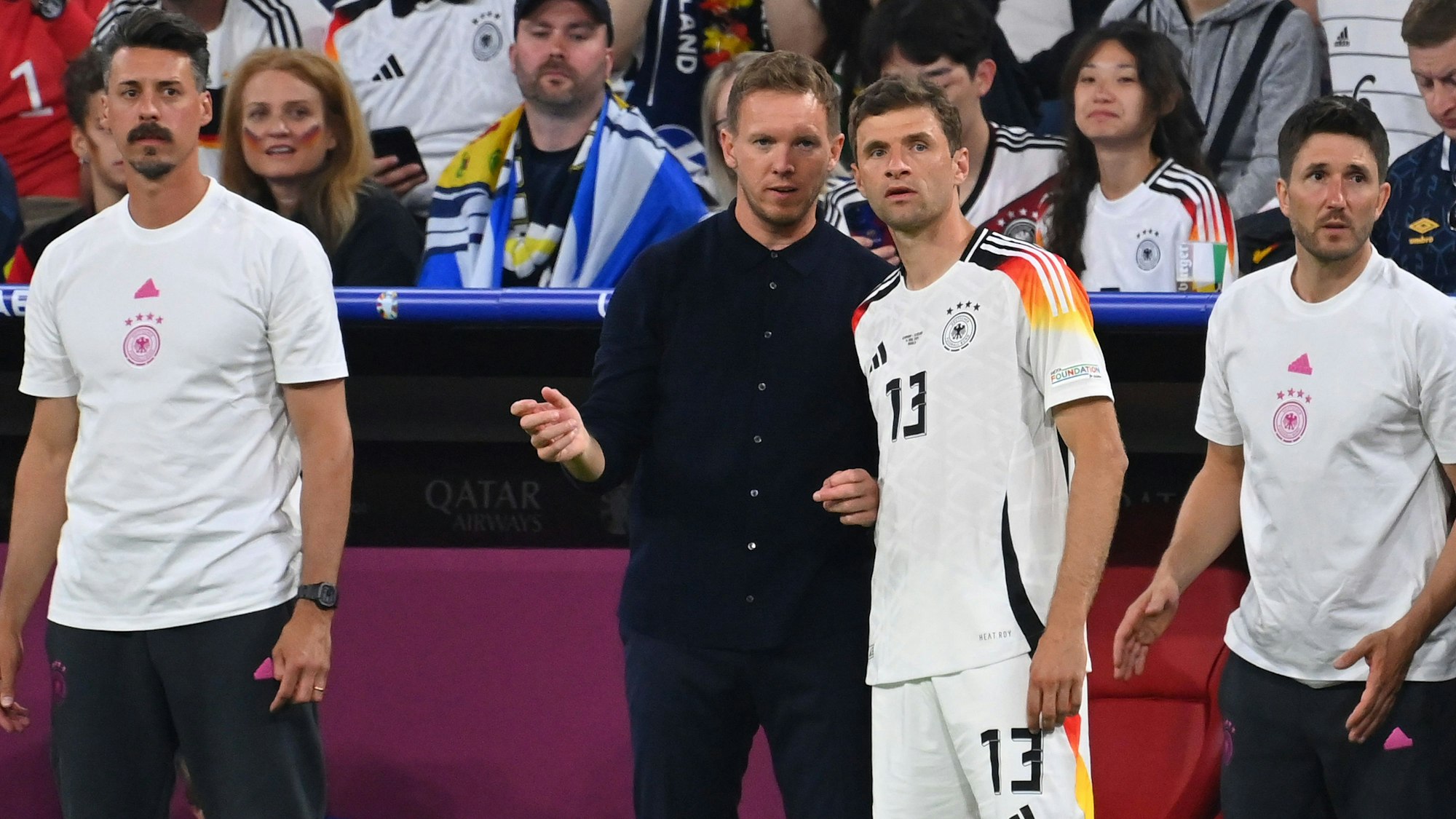 Bundestrainer Julian Nagelsmann mit Thomas Müller.