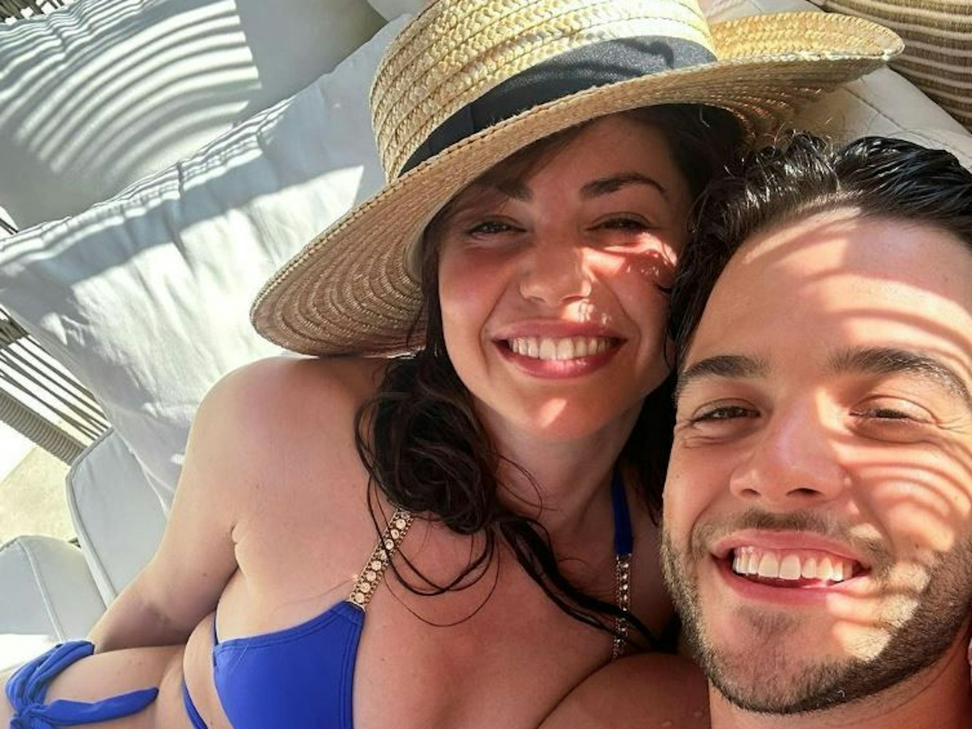 Christina und Luca Hänni strahlen in die Kamera, hier auf einem Selfie vom 20. August 2023.