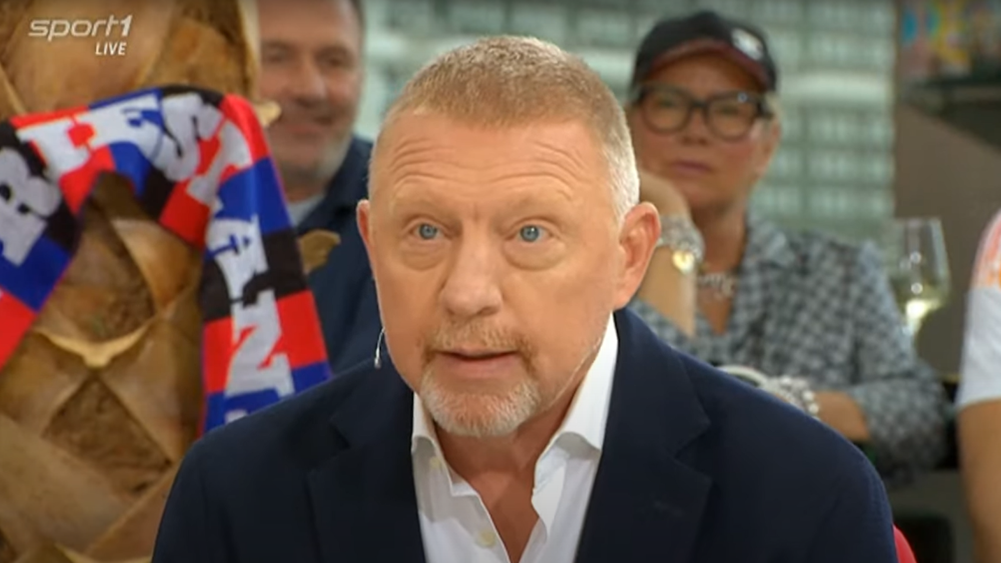 Tennis-Ikone Boris Becker bei der Runde im Sport1-Doppelpass.