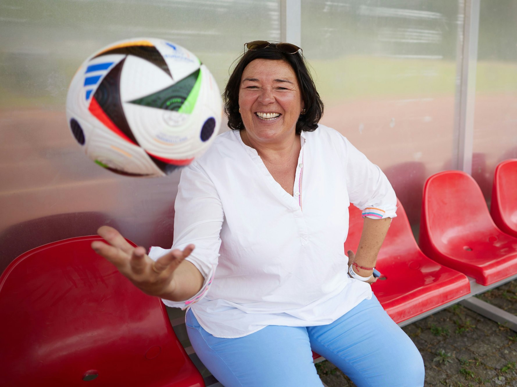 Vera Int-Veen, Fernsehmoderatorin, kommt zum Benefiz-Kick «Scoring Girls» der Organisation HÁWAR.help in Poststadion in der Lehrter Straße.