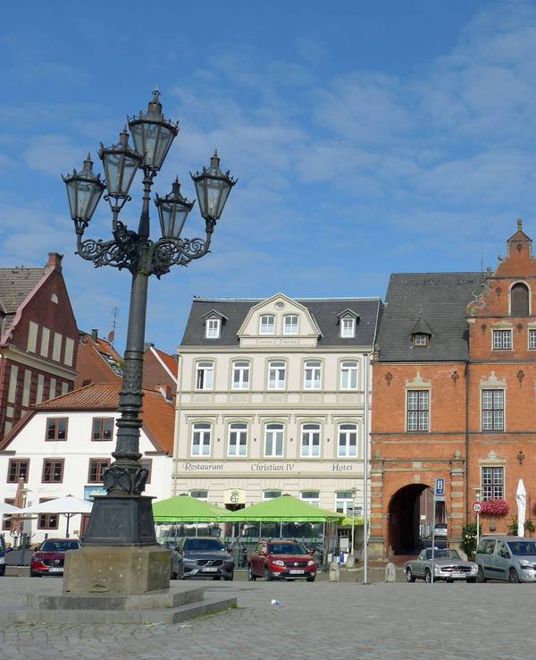 Blick auf den Marktplatz von Glücksstadt.
